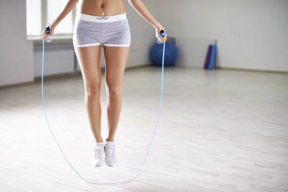 Saltare la corda ti aiuta a perdere peso in una settimana a casa