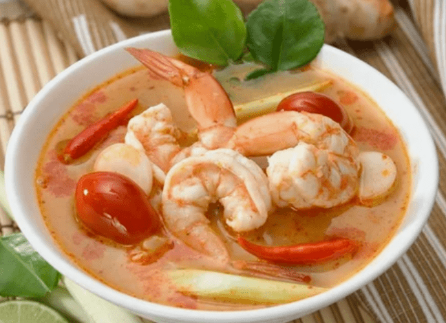Zuppa tom yam con gamberi